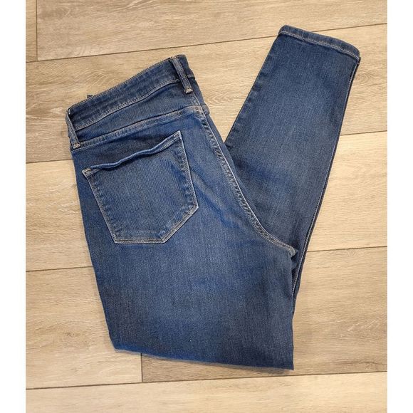 Old Navy Rockstar Super Skinny High Rise Jeans - Picture 2 of 5